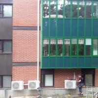 Salon Kukonkallion vanhusten palvelukeskukseen asennettiin kolme isoa Vaillant 65 ilmalämpöpumppuja jäähdytykseen kolmeen kerrokseen. Yhdellä laitteella jäähdytetään 200 neliön tila.